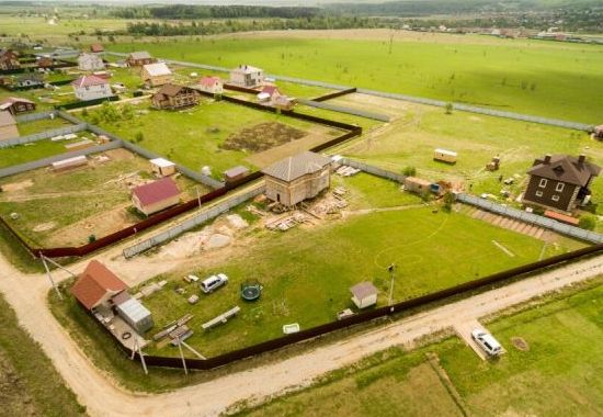 Budowa domu na działce rolnej: co można wybudować w 2025?