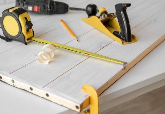 Domek narzędziowy z płyty OSB: jak i czy warto go zbudować?