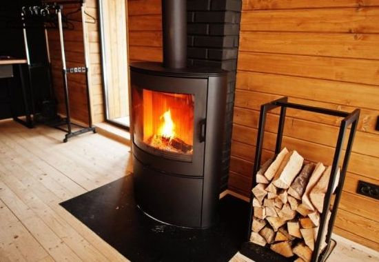 Kominek w domku letniskowym: zalety, przepisy i metody grzania